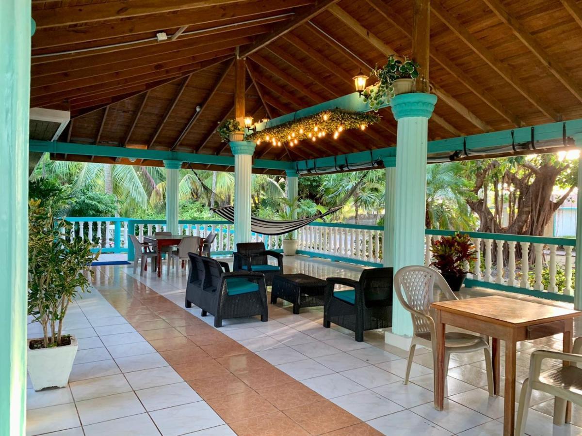 Seagrape Plantation Resort & Dive Center West End Buitenkant foto
