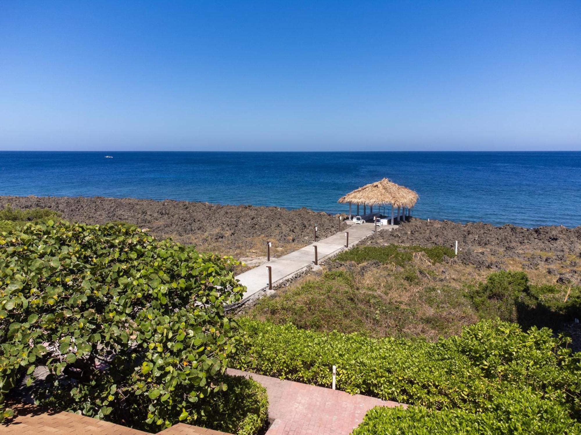 Seagrape Plantation Resort & Dive Center West End Buitenkant foto